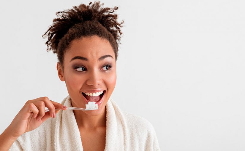 ¿Te cepillas bien los dientes? Estos son algunos de los errores más frecuentes